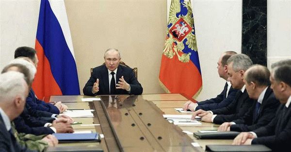 Путин проводит заседание с участием Шойгу и других глав силовых ведомств